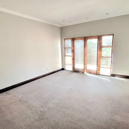 Image 2 - 4th Street, Houghton Estate, Johannesburg, 2001, South Africa - Apartment for rent