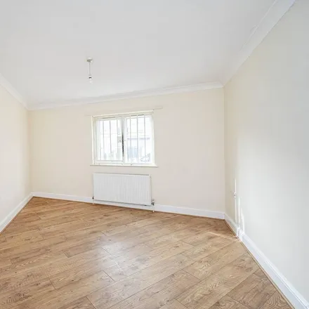 Rent this 1 bed apartment on Platform 1 in Midland Road, London