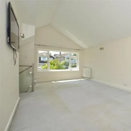 Image 7 - 4 Batts Hill, Redhill, RH1 2DH, United Kingdom - House for rent