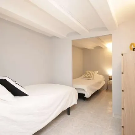Rent this 2 bed apartment on Giovanni Gelateria Italiana in Carrer de l'Argenteria, 55