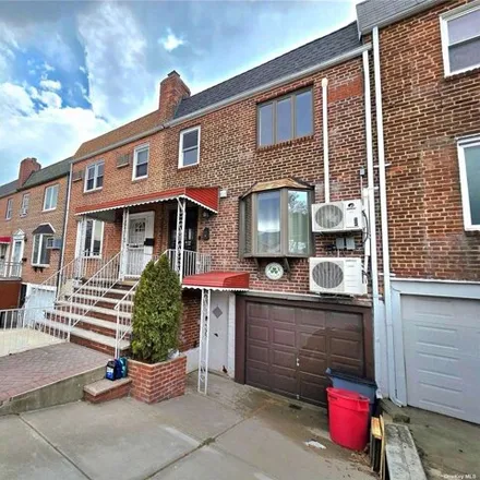 Buy this 3 bed house on 53-16 194th Street in New York, NY 11365