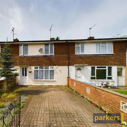 Buy this 3 bed townhouse on 51 Bruce Road in Reading, RG5 3DY
