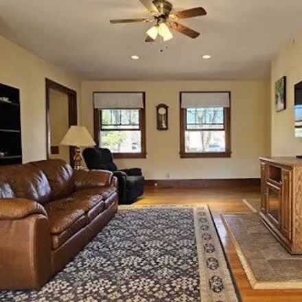 Image 3 - 1829 South Dial Court, Springfield, IL 62704, USA - House for sale