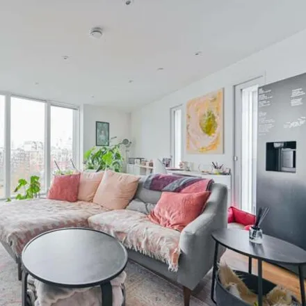 Image 2 - Hugero Point, Peartree Way, London, SE10 0GT, United Kingdom - Apartment for sale