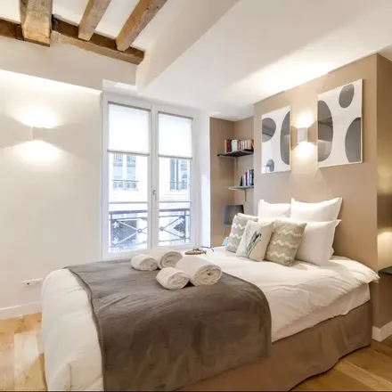 Rent this 3 bed apartment on SACI-CFPA in Rue Saint-Honoré, 75001 Paris