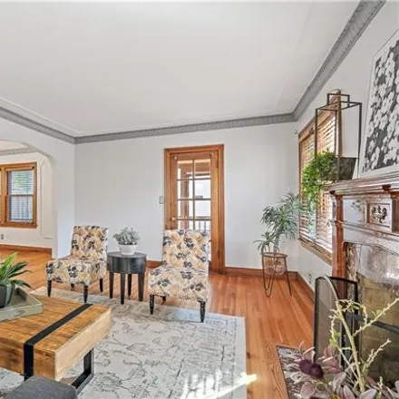 Image 8 - 428 East 72nd Street, Kansas City, MO 64131, USA - House for sale