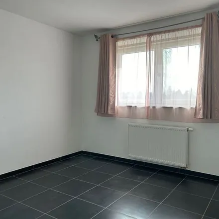 Rent this 3 bed apartment on Kerkbrugsereep 6;8;6A in 9940 Evergem, Belgium