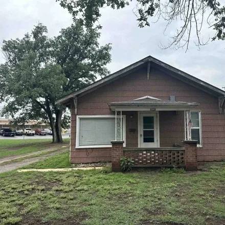 Buy this 2 bed house on 554 West 5th Street in Watonga, OK 73772