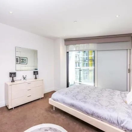 Image 4 - Riverlight Two, William Henry Walk, London, SW11 8AW, United Kingdom - Apartment for rent