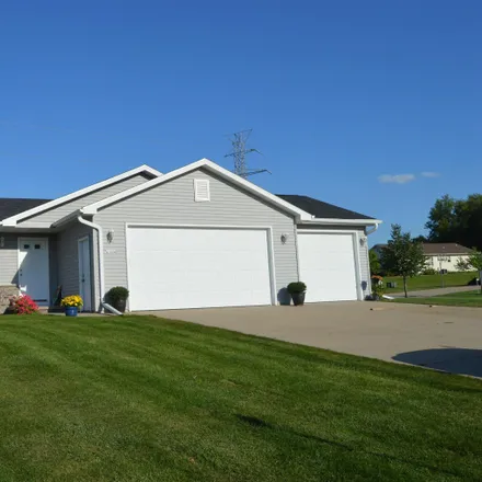Buy this 3 bed house on Savannah Drive in Greenville, Outagamie County