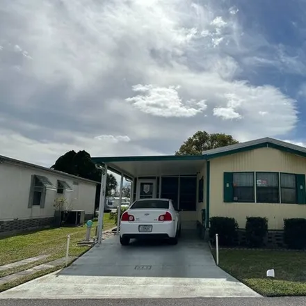Buy this studio apartment on 140 Three Iron Drive in Mulberry, FL 33860