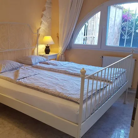 Rent this 2 bed house on carrer de Santa Ponça in 07011 Palma, Spain