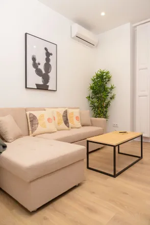 Rent this 4 bed apartment on Falla Plaça de la Reina in Pau i Sant Vicent - Tio Pep, Carrer de Santa Irene