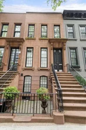 Rent this 3 bed townhouse on 352 East 69th Street in New York, NY 10065