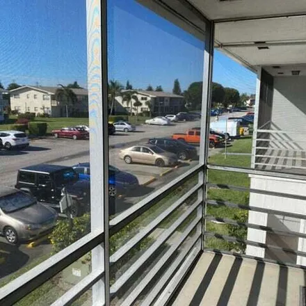 Image 9 - Bath Street, Schall Circle, Palm Beach County, FL 33417, USA - Apartment for rent