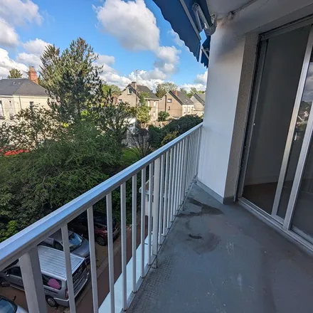 Image 6 - Brosset, Place Colonel Arnaud Beltrame, 37100 Tours, France - Apartment for rent