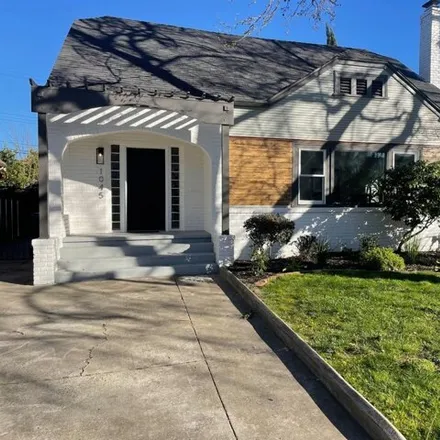 Buy this 3 bed house on 1081 35th Street in Sacramento, CA 95816