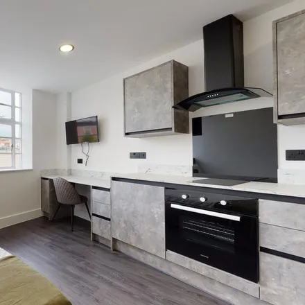 Rent this studio apartment on 'Xylaphone Man' Frank Robinson (1932 - 2004) in Nottingham, NG1 7DE