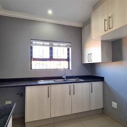 Image 5 - 52 Eighth Avenue, Buffalo City Ward 27, Gonubie, South Africa - Apartment for rent