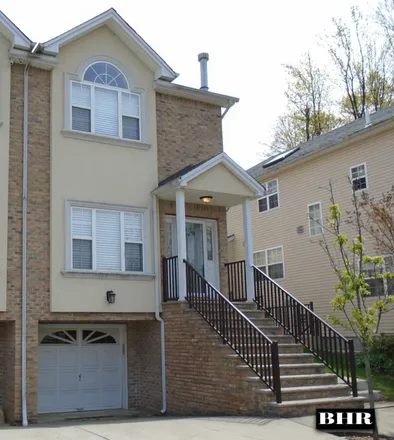 Buy this 3 bed duplex on 20 Foothill Court in New York, NY 10309