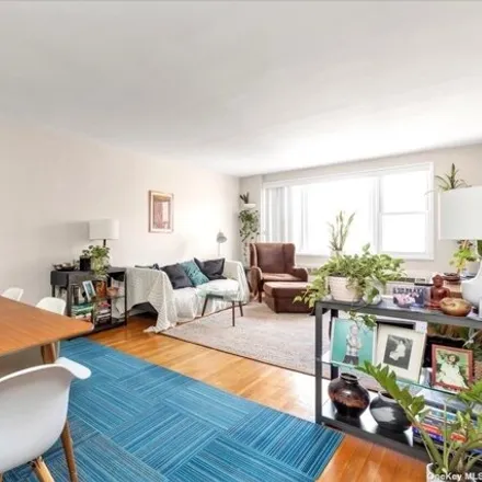 Image 4 - 110-15 71st Road, New York, NY 11375, USA - Apartment for sale