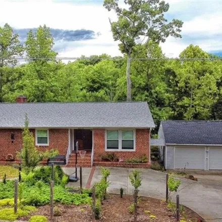 Buy this 4 bed house on 609 Dogwood Circle in High Point, NC 27260