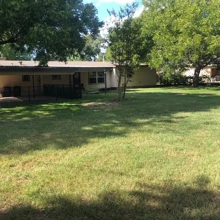 Image 3 - 1207 Crestview Drive, Cleburne, TX 76033, USA - House for sale