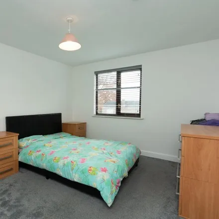 Rent this 1 bed room on Laburnum Way in Basingstoke, RG23 8AL