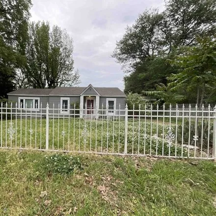 Buy this 3 bed house on 2432 Manchester Road in Memphis, TN 38114