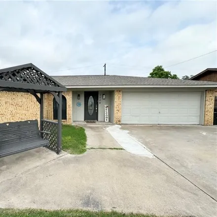 Rent this 3 bed house on 3552 Greenridge Circle in Bryan, TX 77802