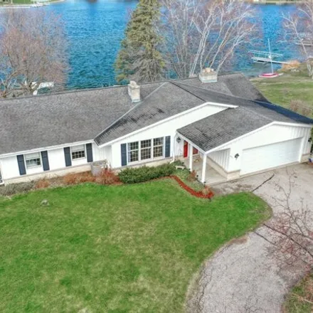 Buy this 4 bed house on W355N4971 Lakeview Court in Okauchee Lake, Oconomowoc