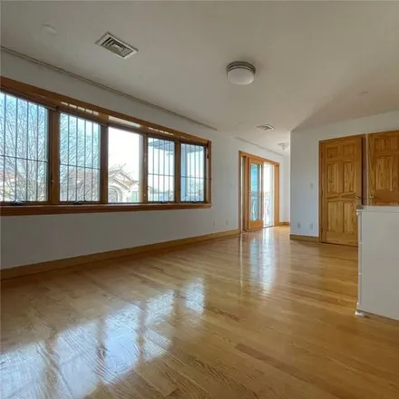 Image 7 - 56-30 197th Street, New York, NY 11365, USA - House for rent
