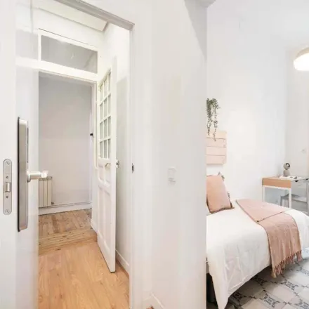 Image 8 - Calle de la Flor Alta, 8, 28004 Madrid, Spain - Apartment for rent