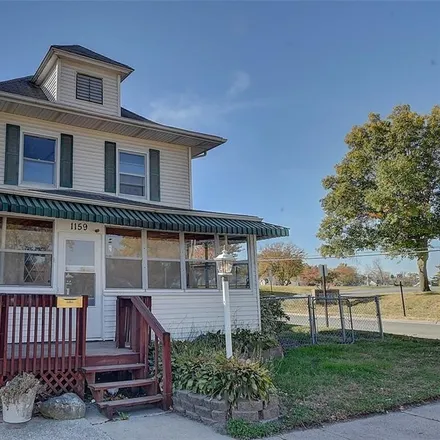 Buy this 4 bed house on 1107 C Avenue Northwest in Cedar Rapids, IA 52405
