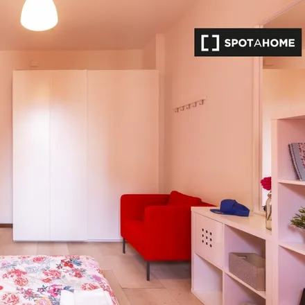 Image 4 - Kimkameamea, Via Lorenteggio, 20146 Milan MI, Italy - Room for rent