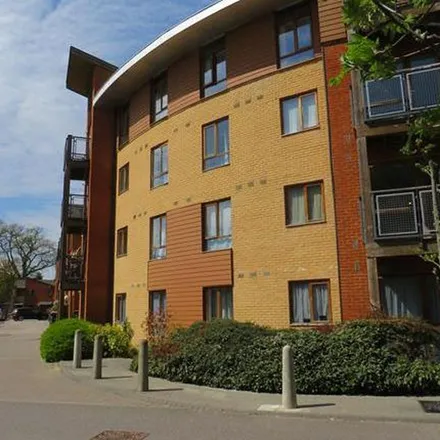 Rent this 2 bed apartment on Station Way in Southgate, RH10 1JA