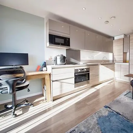Image 3 - Pioneer Court, Newham Way, London, E16 1UF, United Kingdom - Apartment for sale