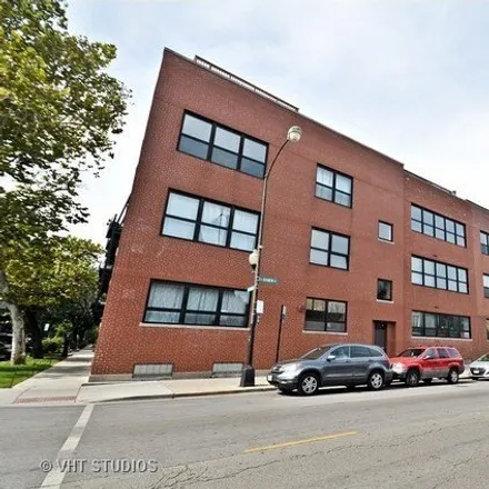 Rent this 3 bed apartment on 2012 West Saint Paul Avenue in Chicago, IL 60647