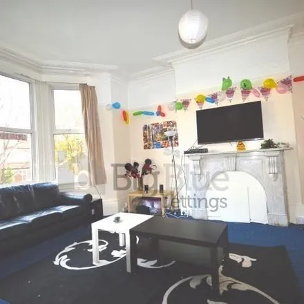 Rent this 9 bed townhouse on Chapel Lane in Leeds, LS6 3BW