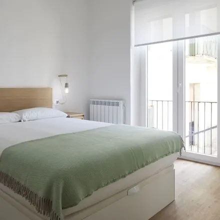 Rent this 3 bed apartment on San Sebastian in Berio pasealekua, 20008 San Sebastián