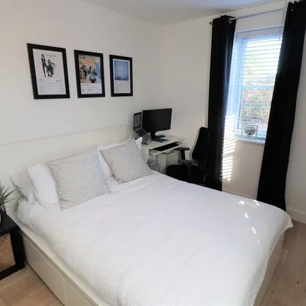 Image 2 - Priory Chase, Rayleigh, SS6 9GX, United Kingdom - Apartment for rent