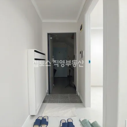 Rent this 3 bed apartment on 서울특별시 은평구 역촌동 27-48