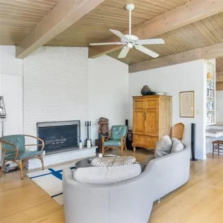 Image 3 - 6201 Quebec Drive, Los Angeles, CA 90068, USA - House for sale