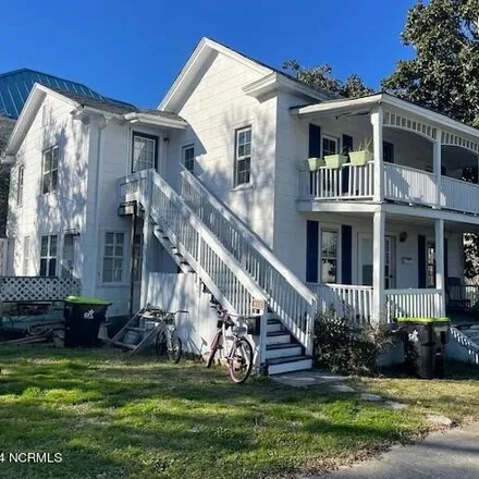 Buy this 1 bed house on 271 North 7th Street in Morehead City, NC 28557