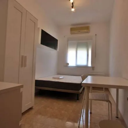 Rent this 3 bed apartment on Yecla Integral Clínica Dental in Carrer de Yecla, 7