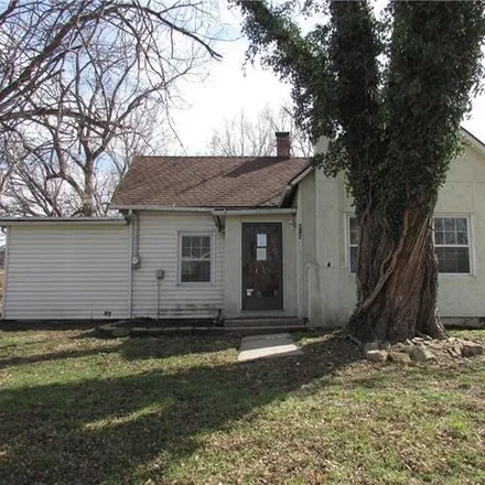Buy this 3 bed house on 415 East Nichols Street in Spring Hill, Johnson County