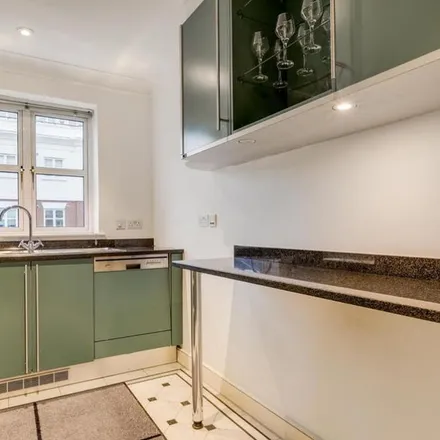 Rent this 3 bed apartment on 86 Marylebone High Street in London, W1U 4QS
