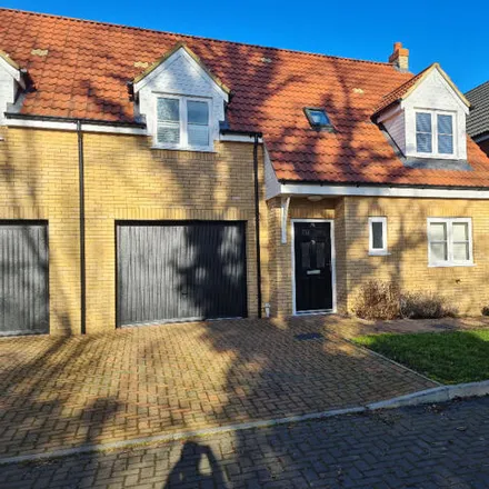 Rent this 3 bed duplex on The Lane in Wyboston, MK44 3UG