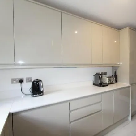 Image 5 - 3 Fuller Street, London, NW4 4RR, United Kingdom - Apartment for rent