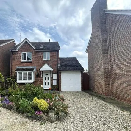 Buy this 3 bed house on Simnel Close in Swindon, SN5 6JB